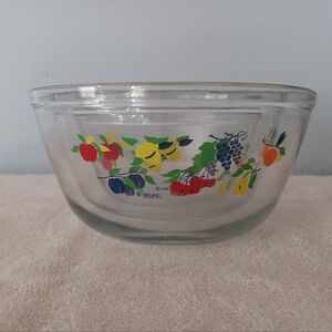 Vintage Pyrex clear glass fruit desgn nesting bowls